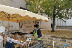 Vente à emporter de petits plats bio et locaux par La Fée Végé sur le marché de Chalon sur Saône